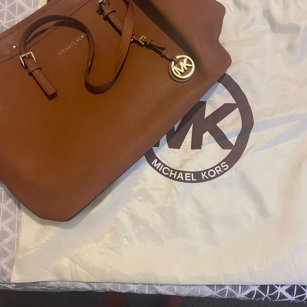 Michael Kors Barely Use Vey Good Condition - image 3